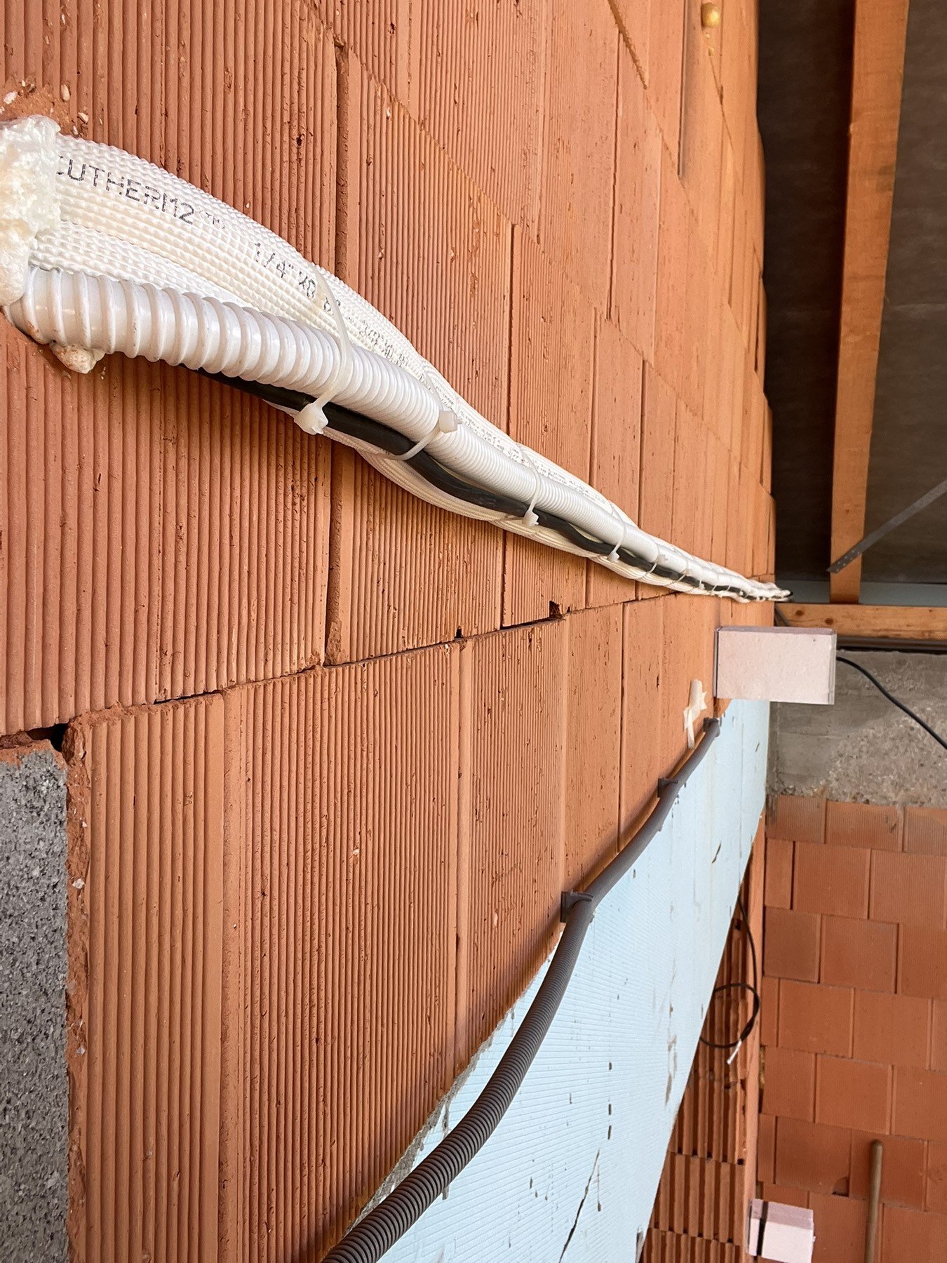 Predpríprava rozvodov chladiva a elektro v hrubej stavbe – sirux 10